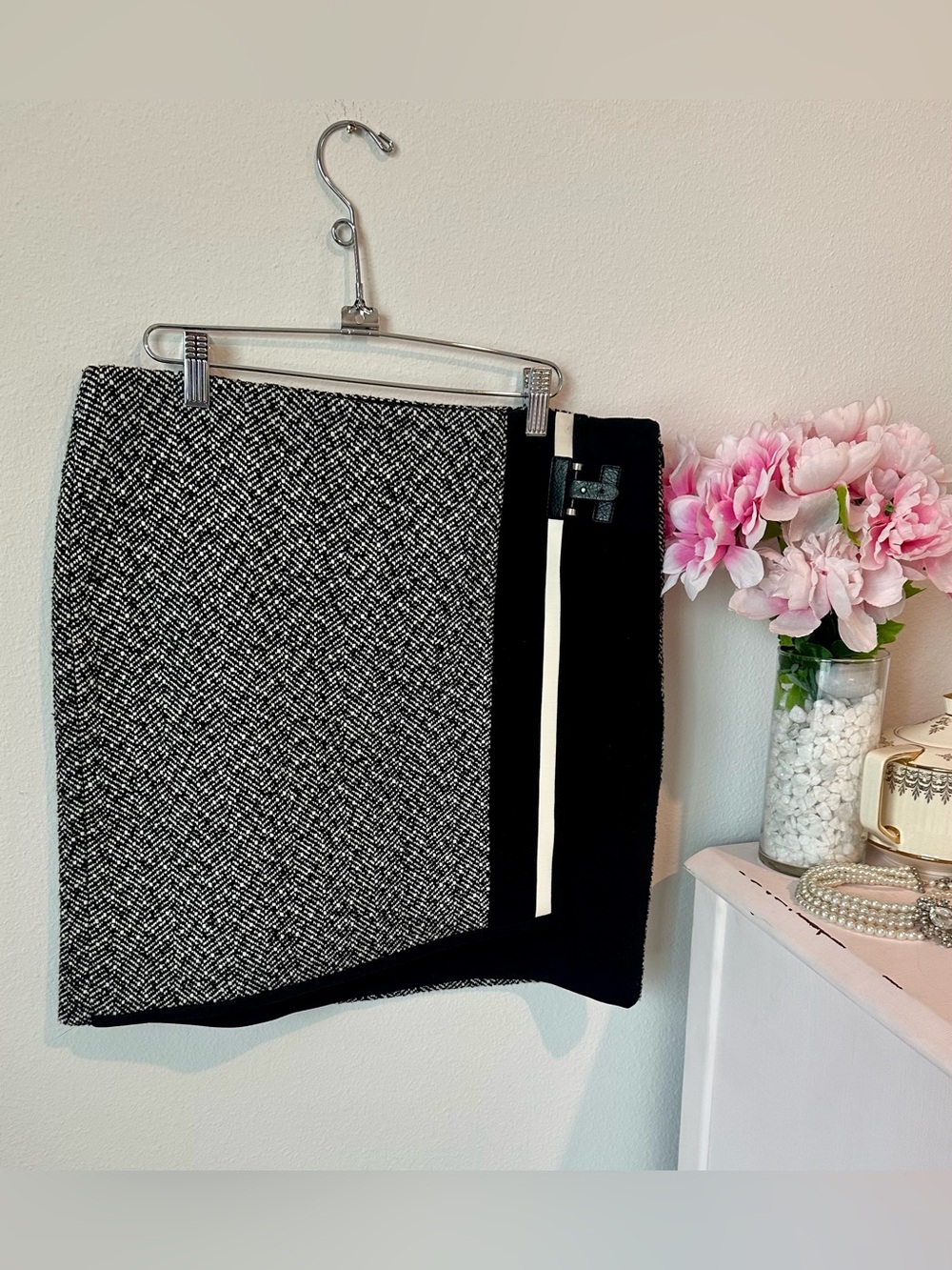 White House Black Market Black and White Herringbone Pencil Skirt